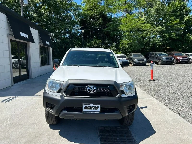 Used 2015 White Toyota Pickup 4D 6 ft image 18