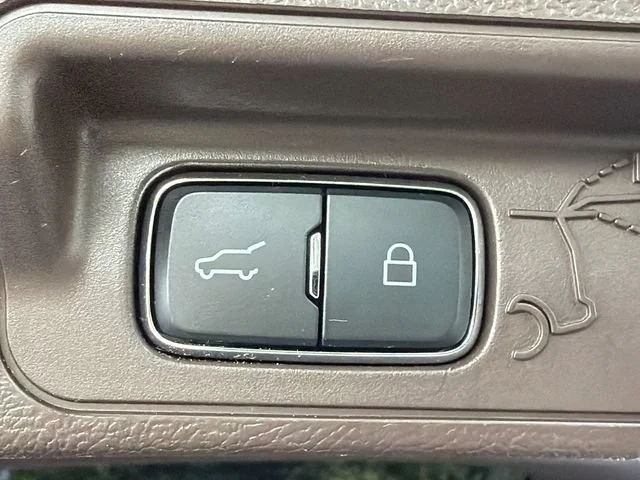 Used 2021 Blue Ford King Ranch image 19
