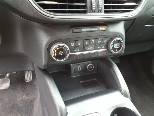 Used 2020 Gray Ford SE image 27