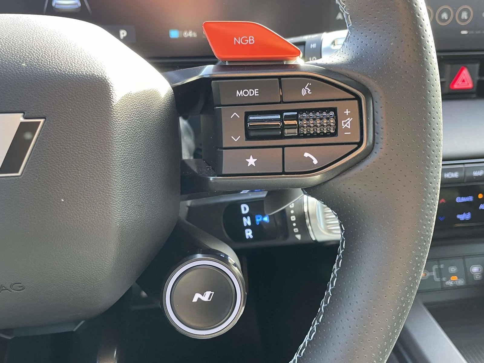 Used 2025 Abyss Black Hyundai Base image 11