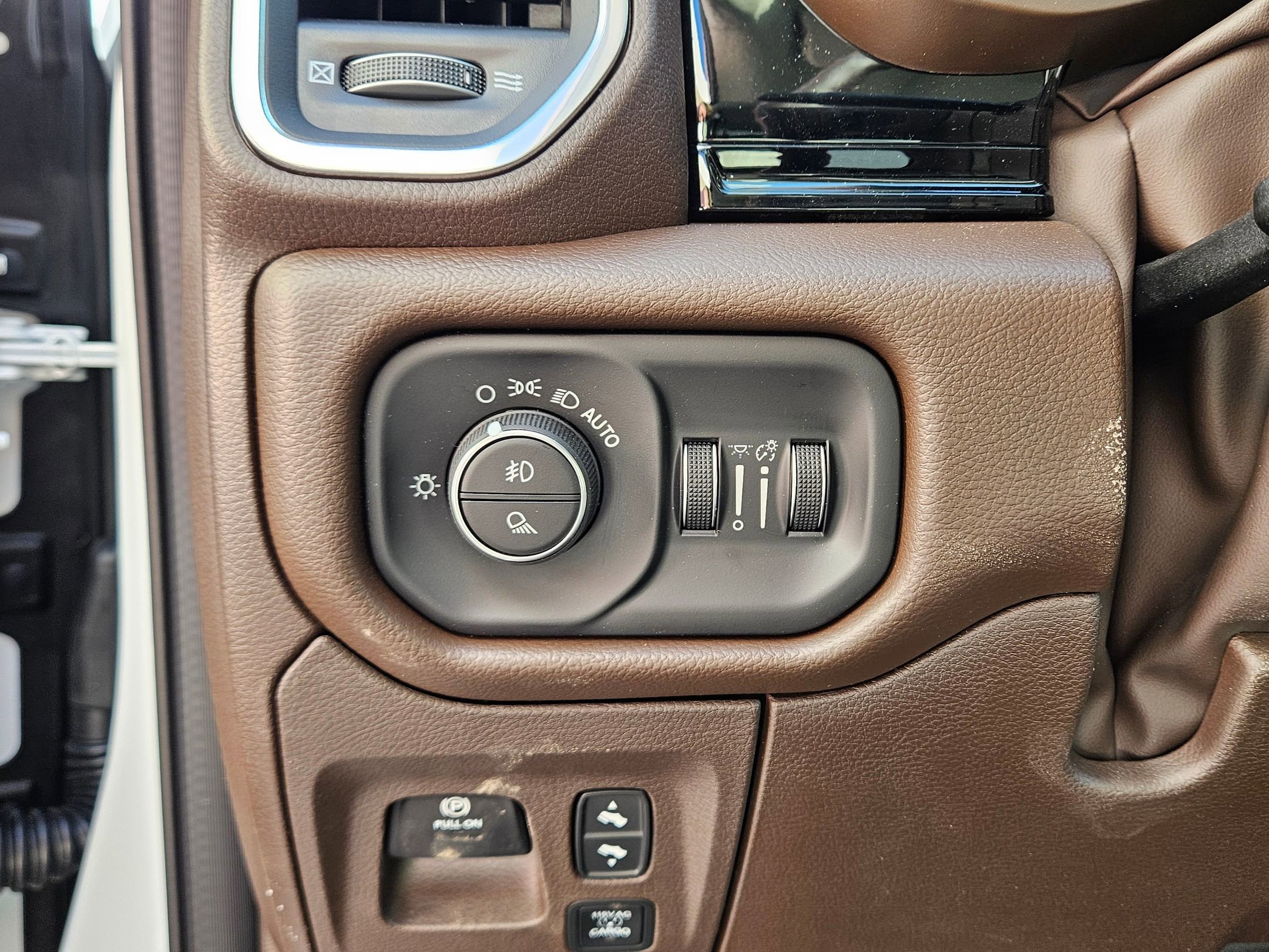 New 2026 Bright White Clear-Coat Exterior Paint RAM Laramie image 17