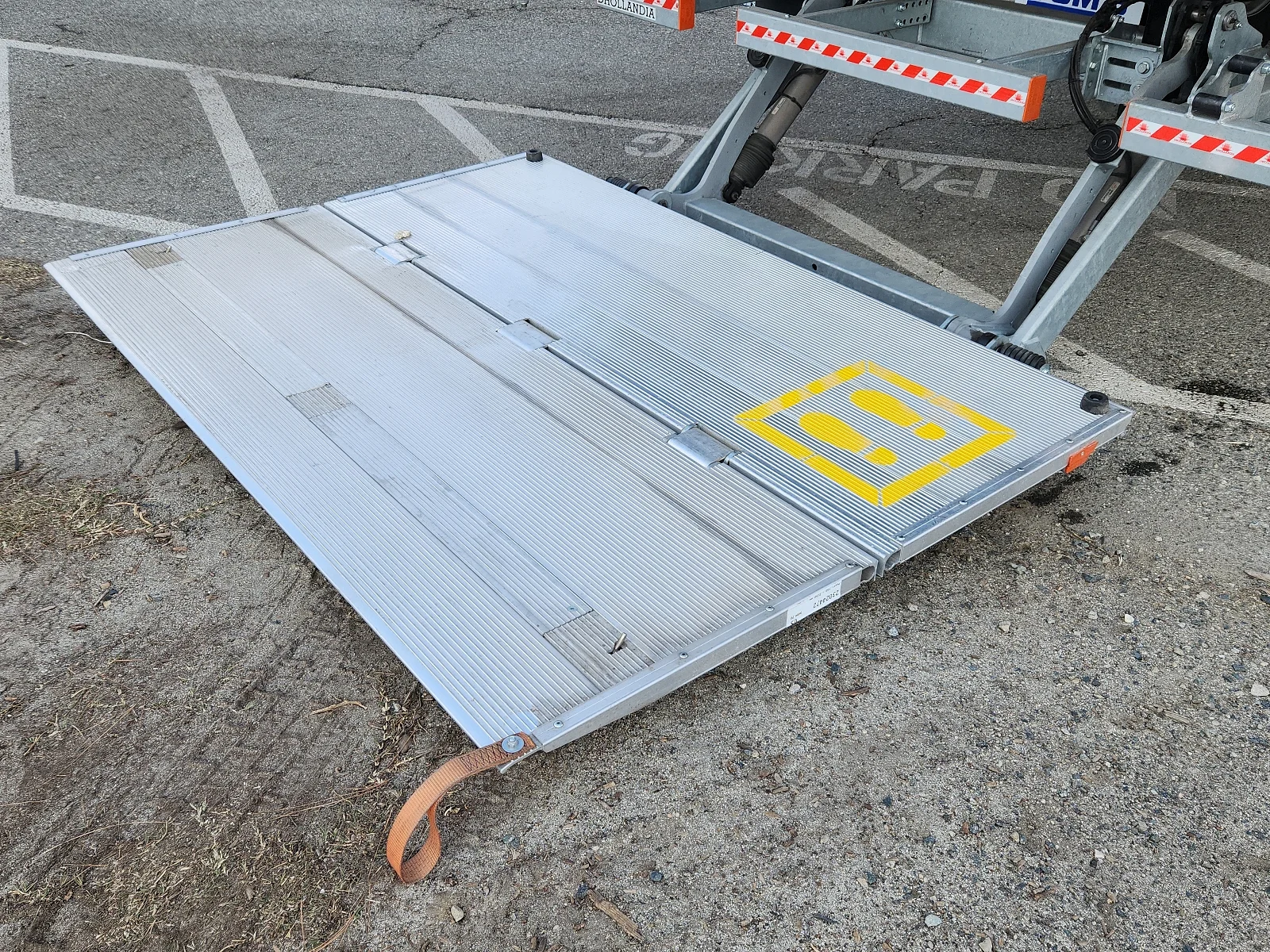 Used 2024 White Isuzu  image 15