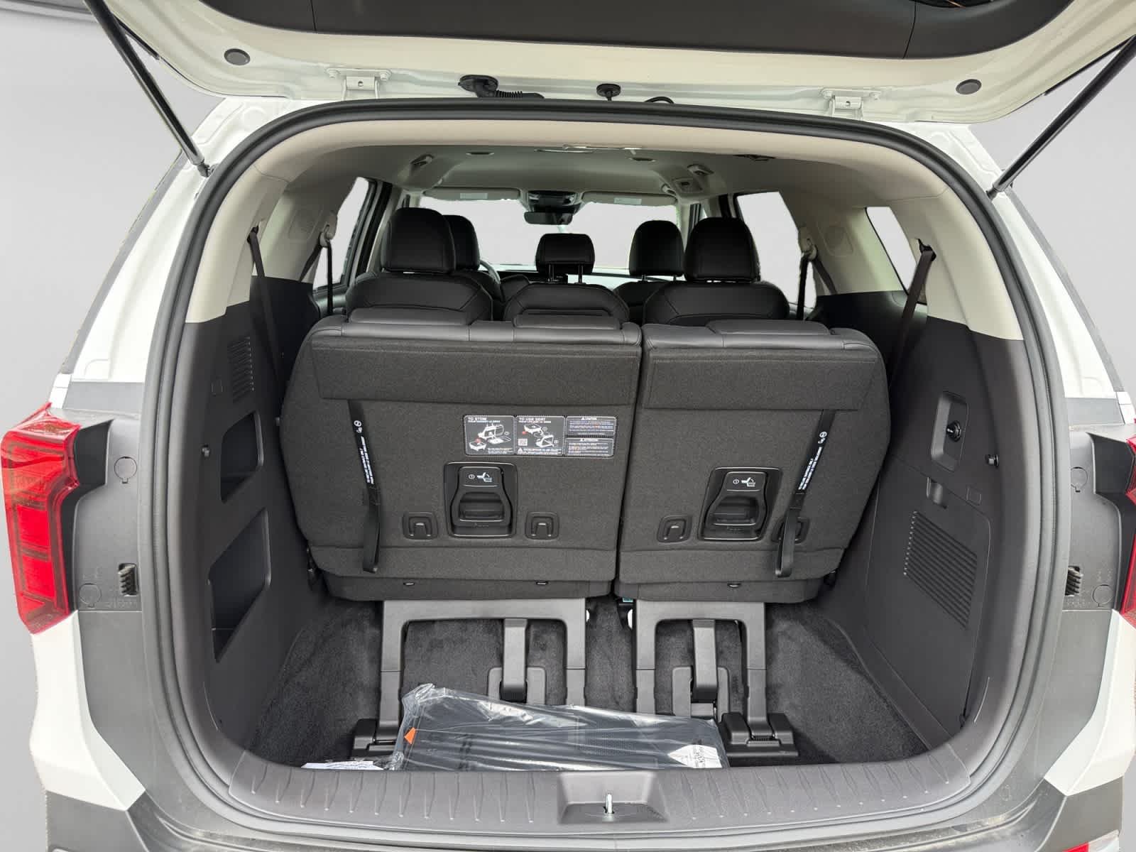 New 2026 Snow White Pearl Kia LXS image 23
