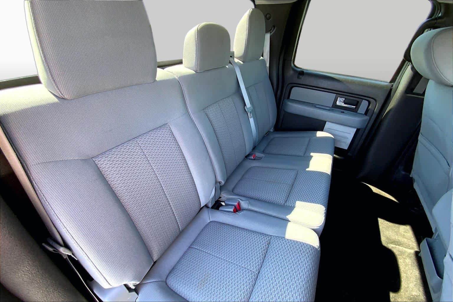 Used 2012 Dark Blue Pearl Metallic Ford XLT image 18