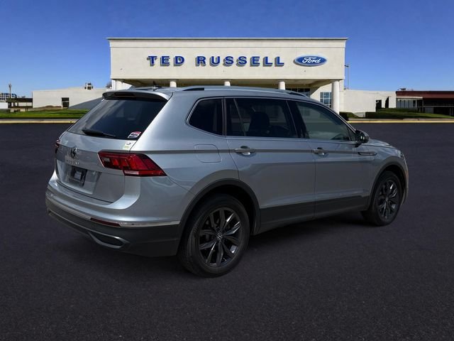 Certified Used 2023 Pyrite Silver Metallic Volkswagen 2.0T SE image 6