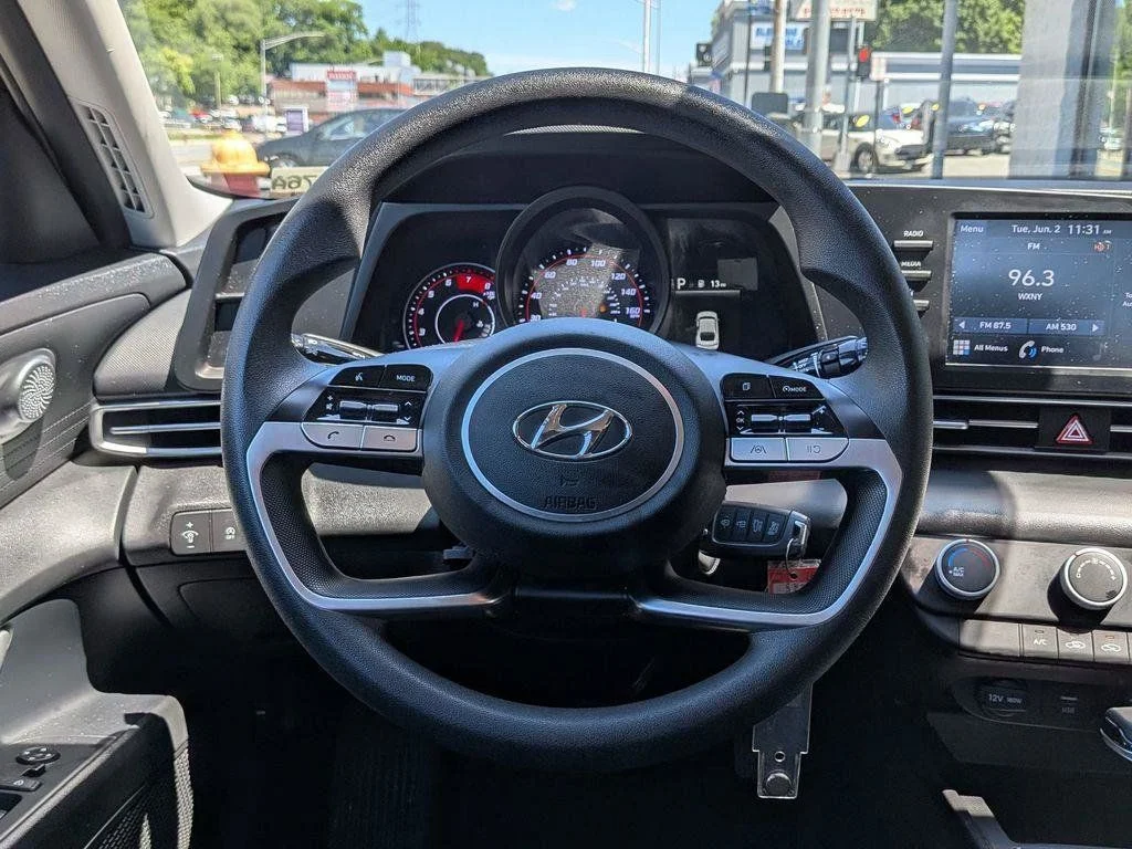 Used 2022 Black Hyundai SE image 13