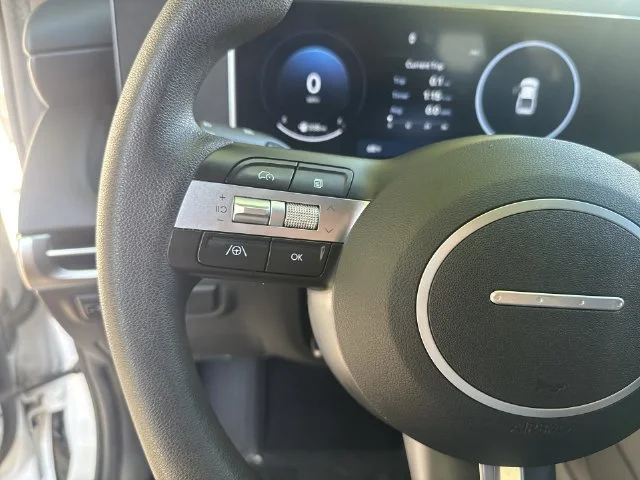 Used 2025 White Hyundai SEL image 16