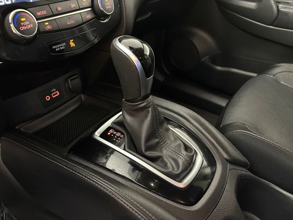 Used 2018 Silver Nissan Hybrid SL image 31
