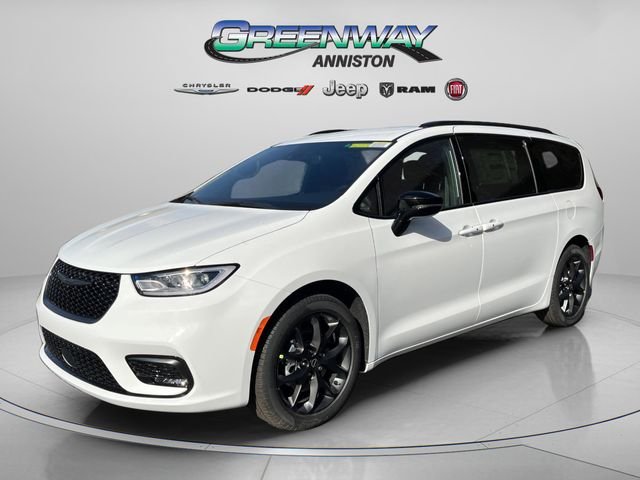 New 2026 Bright White Clear-Coat Exterior Paint Chrysler Select image 3