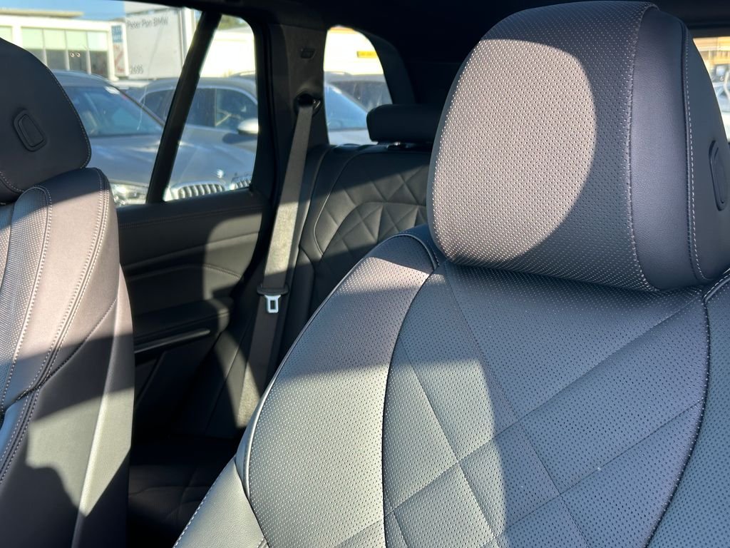 New 2026 Alpine White BMW xDrive40i image 14