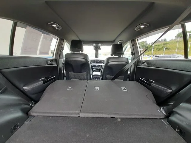 Used 2022 White Kia Nightfall image 49