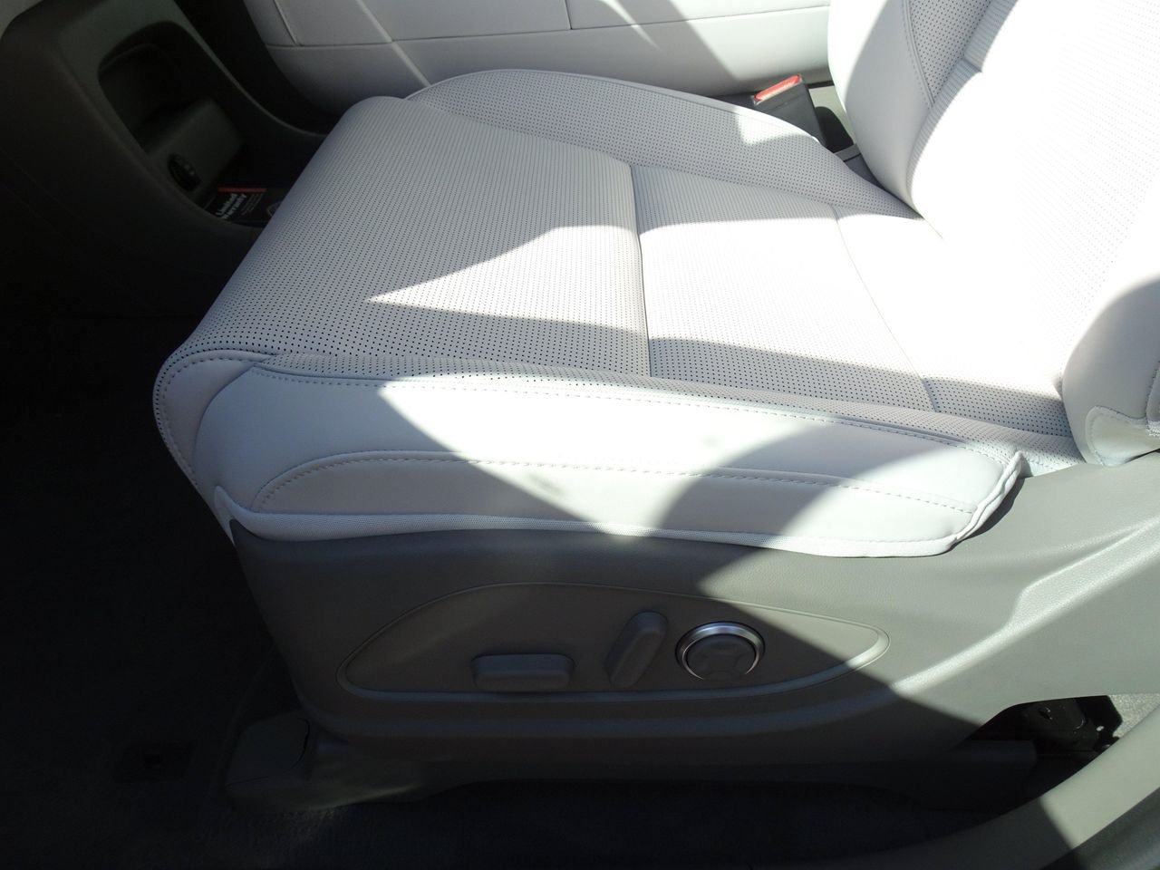 New 2027 Gray Hyundai SEL Premium 7P image 9