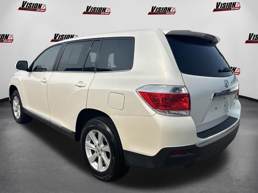 Used 2013 White Toyota Base image 8
