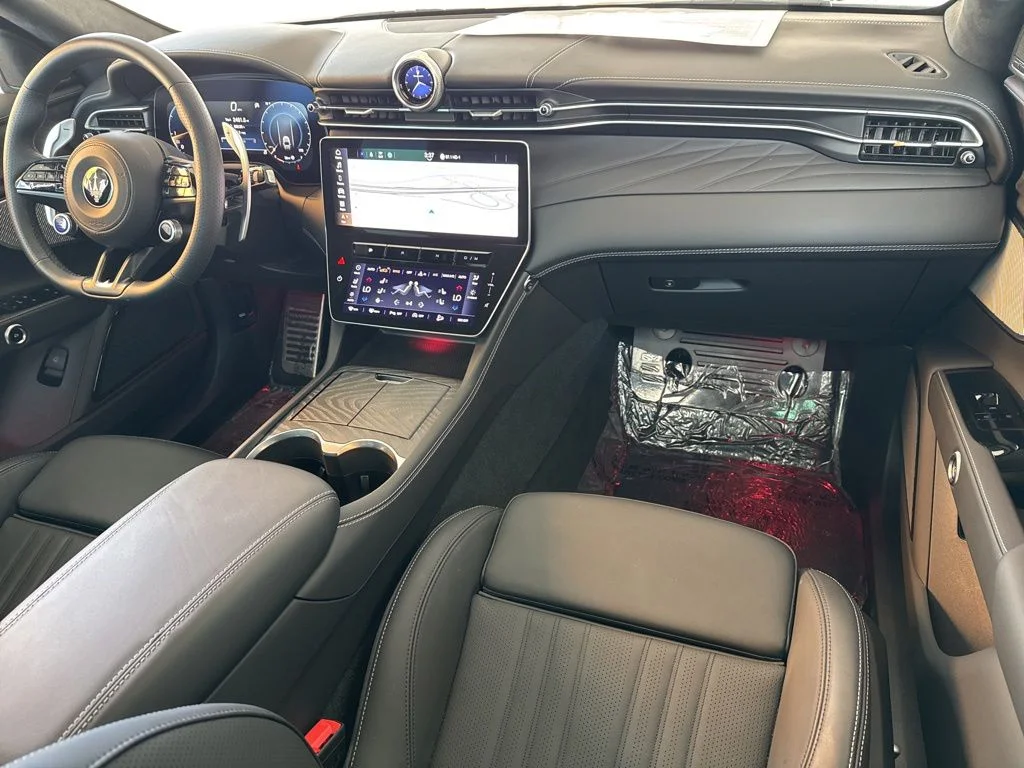 Used 2025 Bianco Maserati Modena image 17