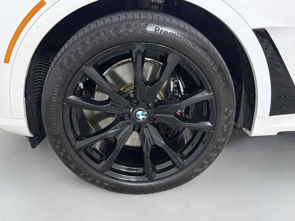 Used 2025 White BMW xDrive40i image 33