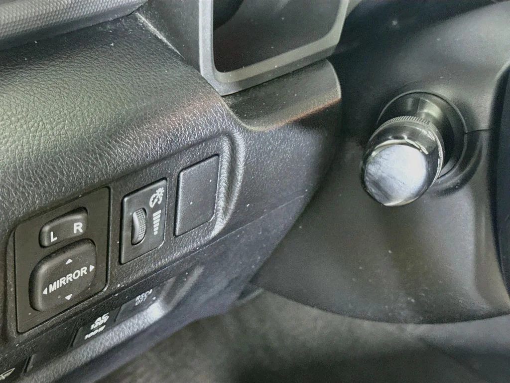 Used 2013 Blizzard Pearl Metallic Toyota Limited image 11