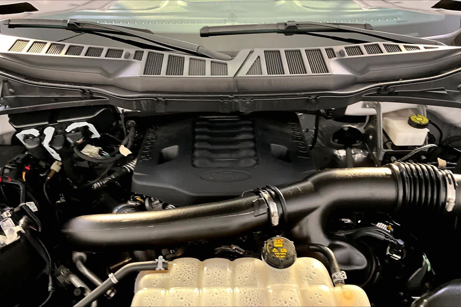 Used 2023 Oxford White Ford XLT image 31