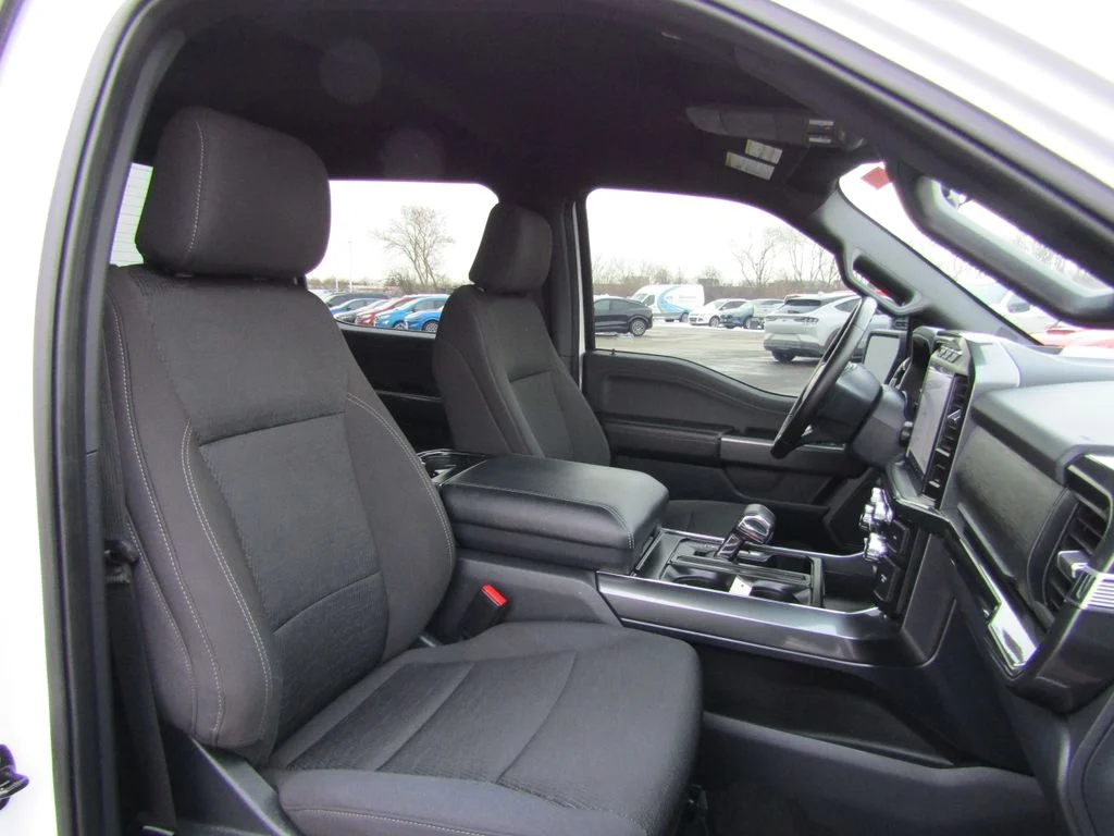 Used 2023 Oxford White Ford XLT image 40