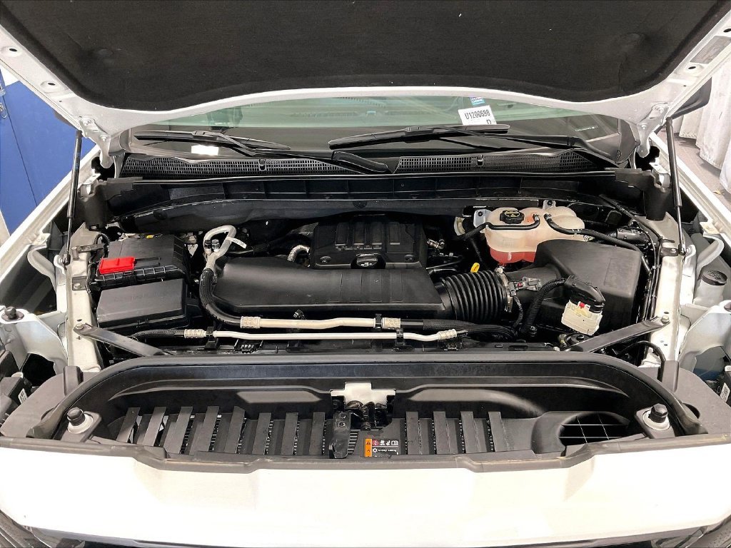 Used 2024 White GMC Elevation image 29