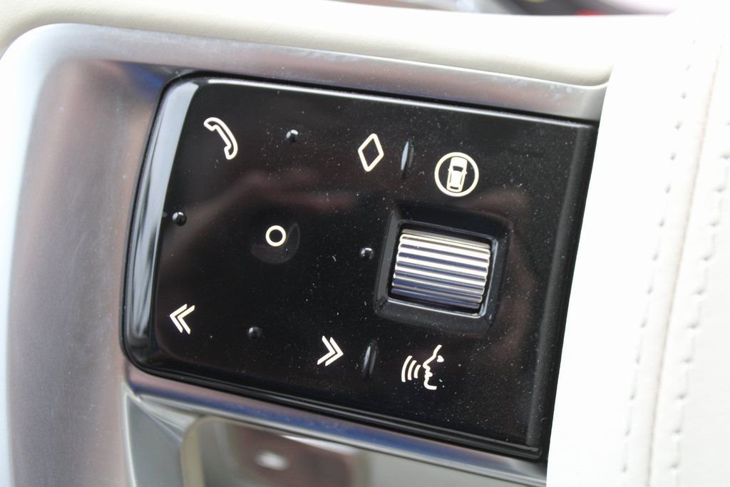 Used 2024 White Land Rover SV image 33