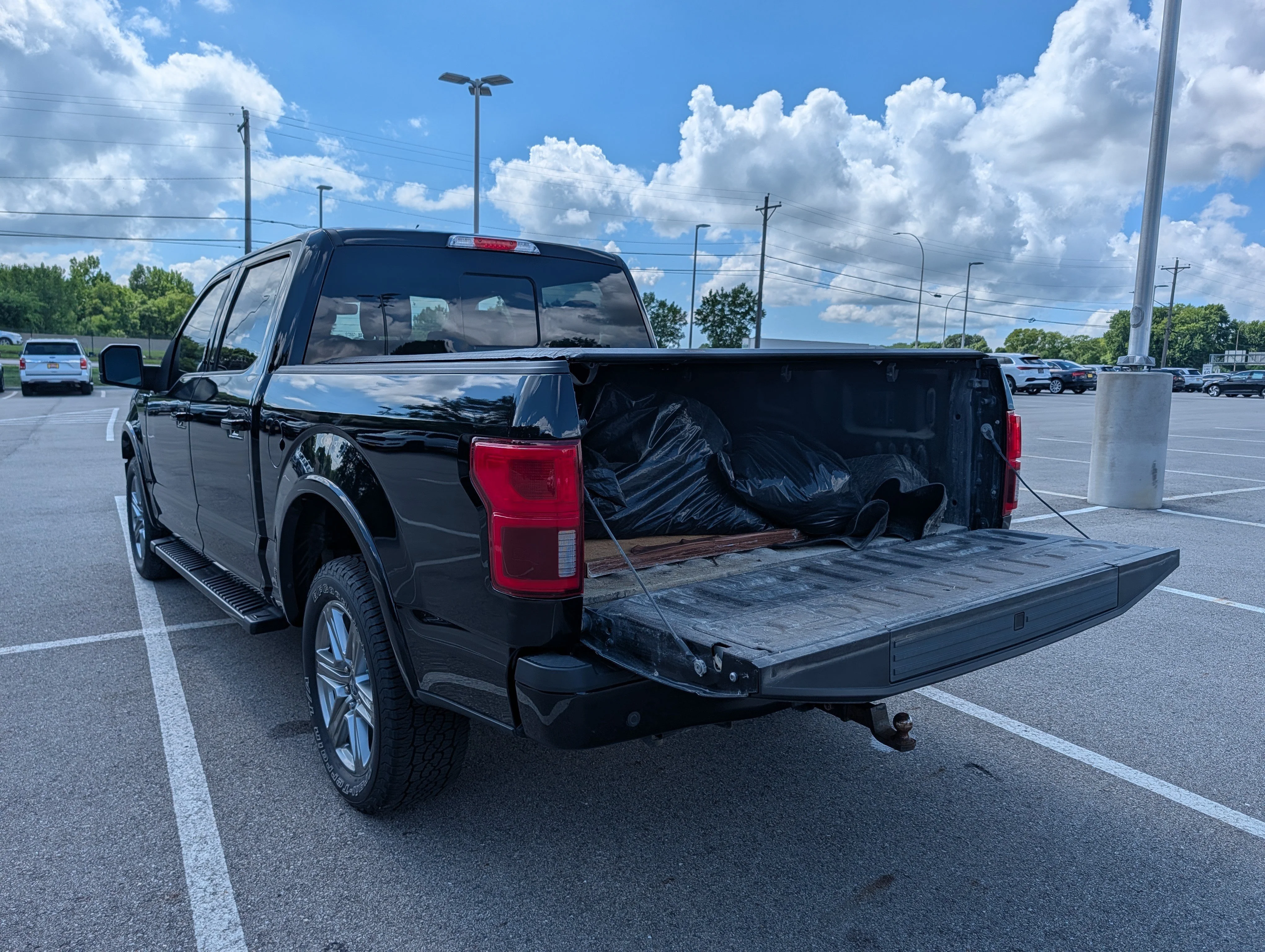 Used 2019 Agate Black Metallic Ford LARIAT image 18