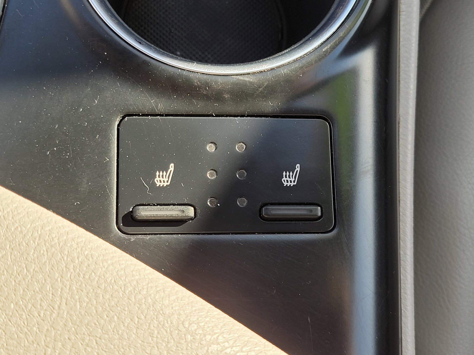 Used 2020 WIND CHILL PEARL Toyota XSE image 23