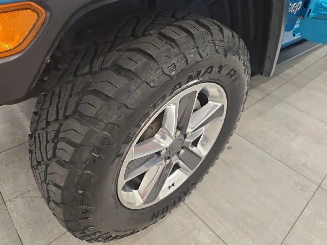 Used 2020 Bikini Pearlcoat Jeep Unlimited Sahara image 36