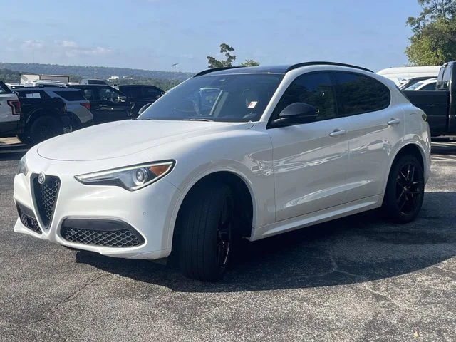Used 2021 Alfa White Alfa Romeo Ti Sport image 8