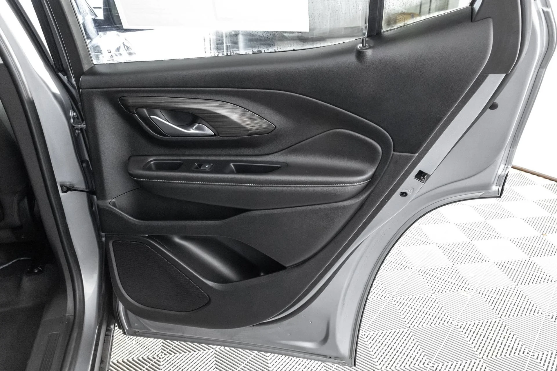 Used 2024 Sterling Metallic GMC SLE image 39