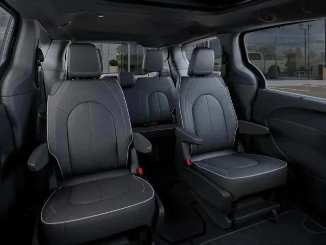 New 2026 Diamond Black Crystal Pearl-Coat Exterior Paint Chrysler Limited image 93