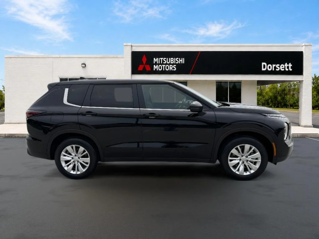 New 2026 Labrador Black Pearl Mitsubishi ES image 5