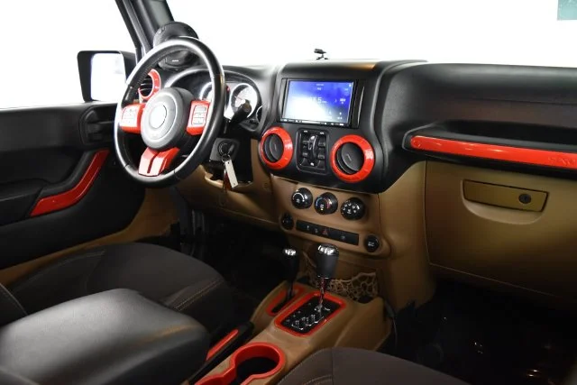 Used 2016 Silver Jeep Unlimited Sahara image 39