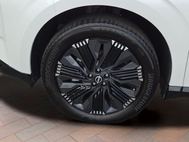 Used 2025 White Pearl Nissan Platinum image 31