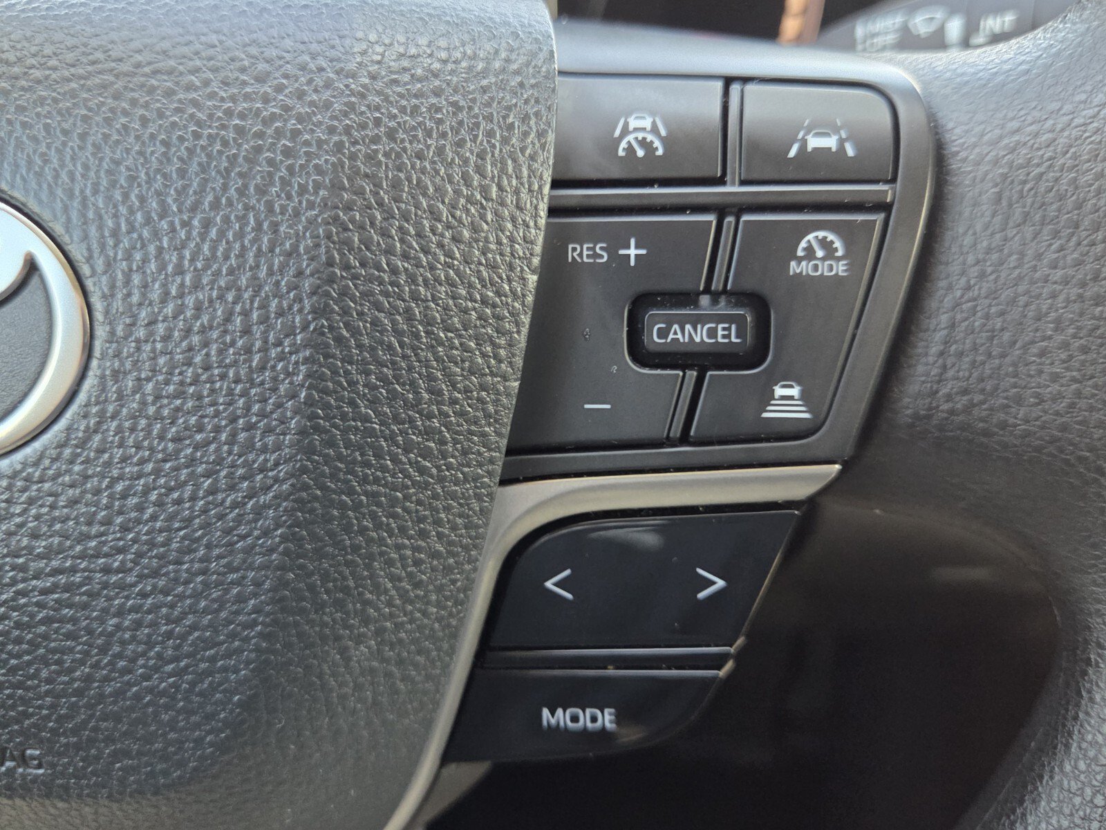 Used 2025 Underground Toyota LE image 24