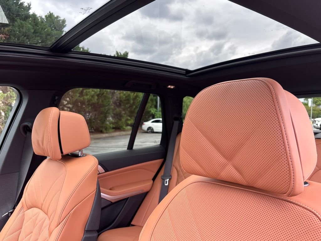 New 2026 Manhattan Green Metallic BMW sDrive40i image 17