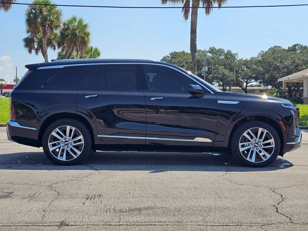 Used 2027 Black Cadillac Luxury image 5