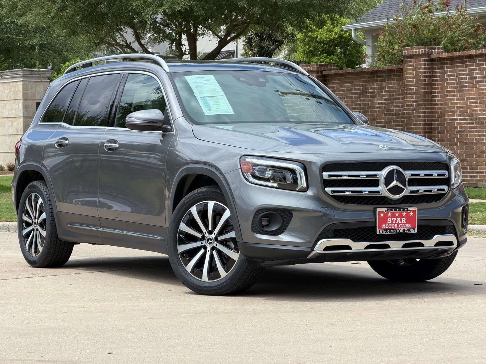 Certified Used 2022  Mercedes-Benz GLB 250 image 1