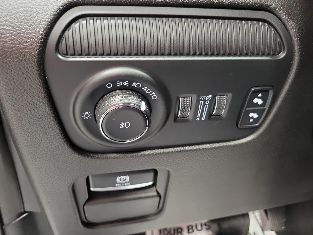 Used 2023 White Jeep Series II image 40