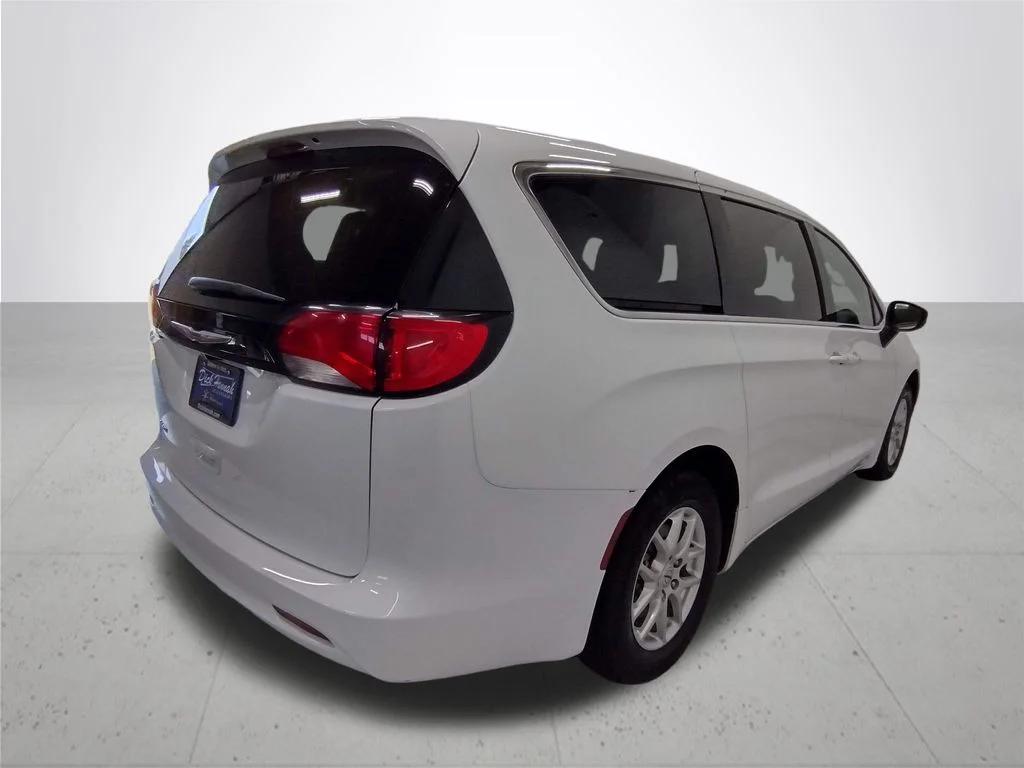 Used 2023 White Chrysler LX image 13
