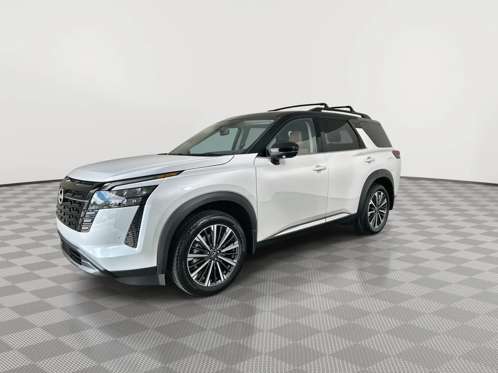 New 2026 Everest White Pearl TriCoat / Super Black Two-tone Nissan Platinum image 4