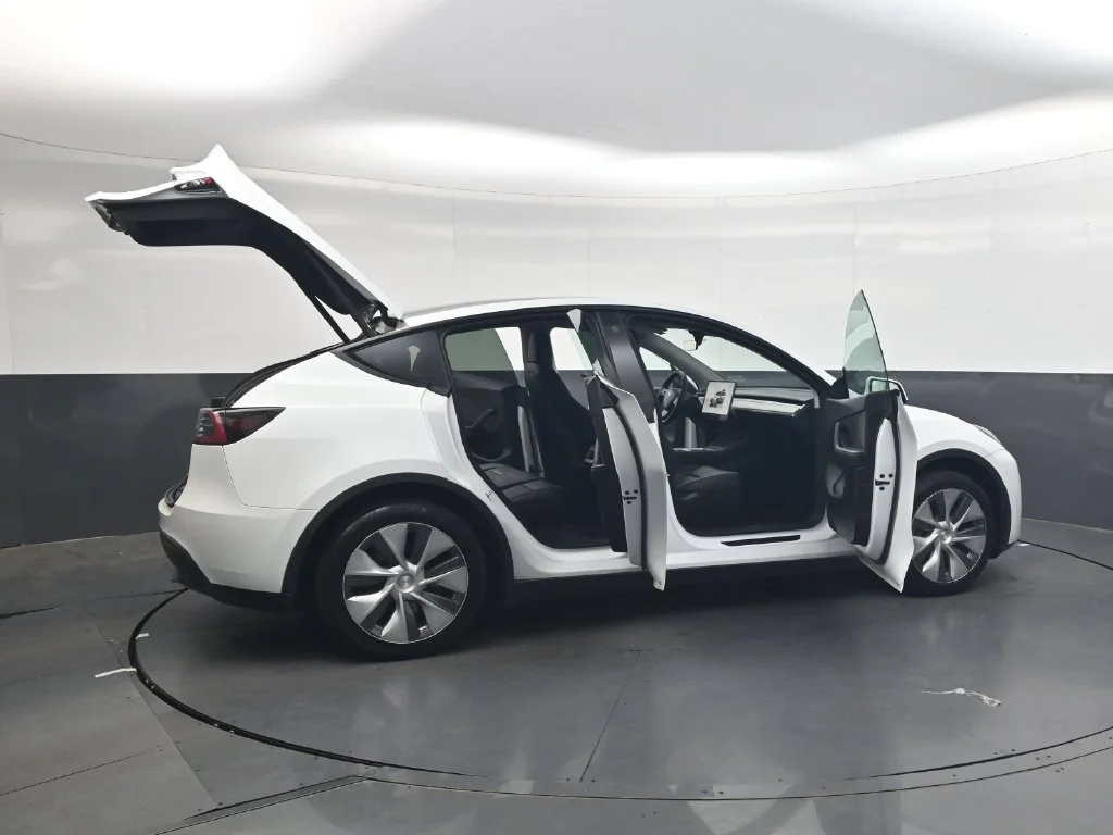 Used 2022  Tesla Long Range image 32
