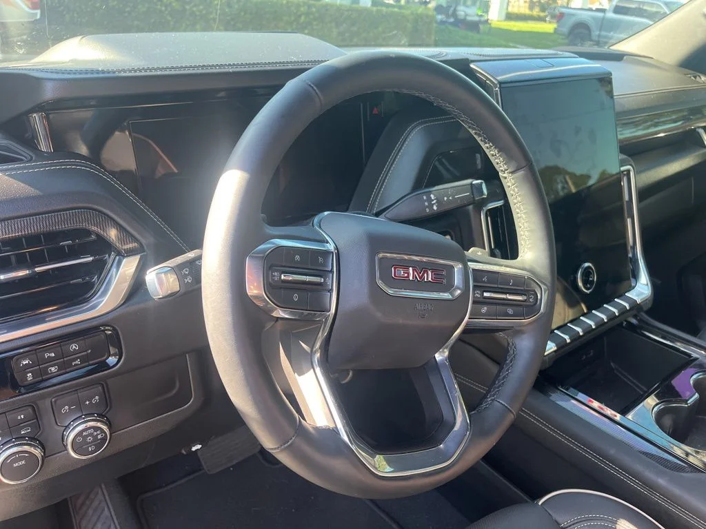 Used 2025 Silver GMC Elevation image 11