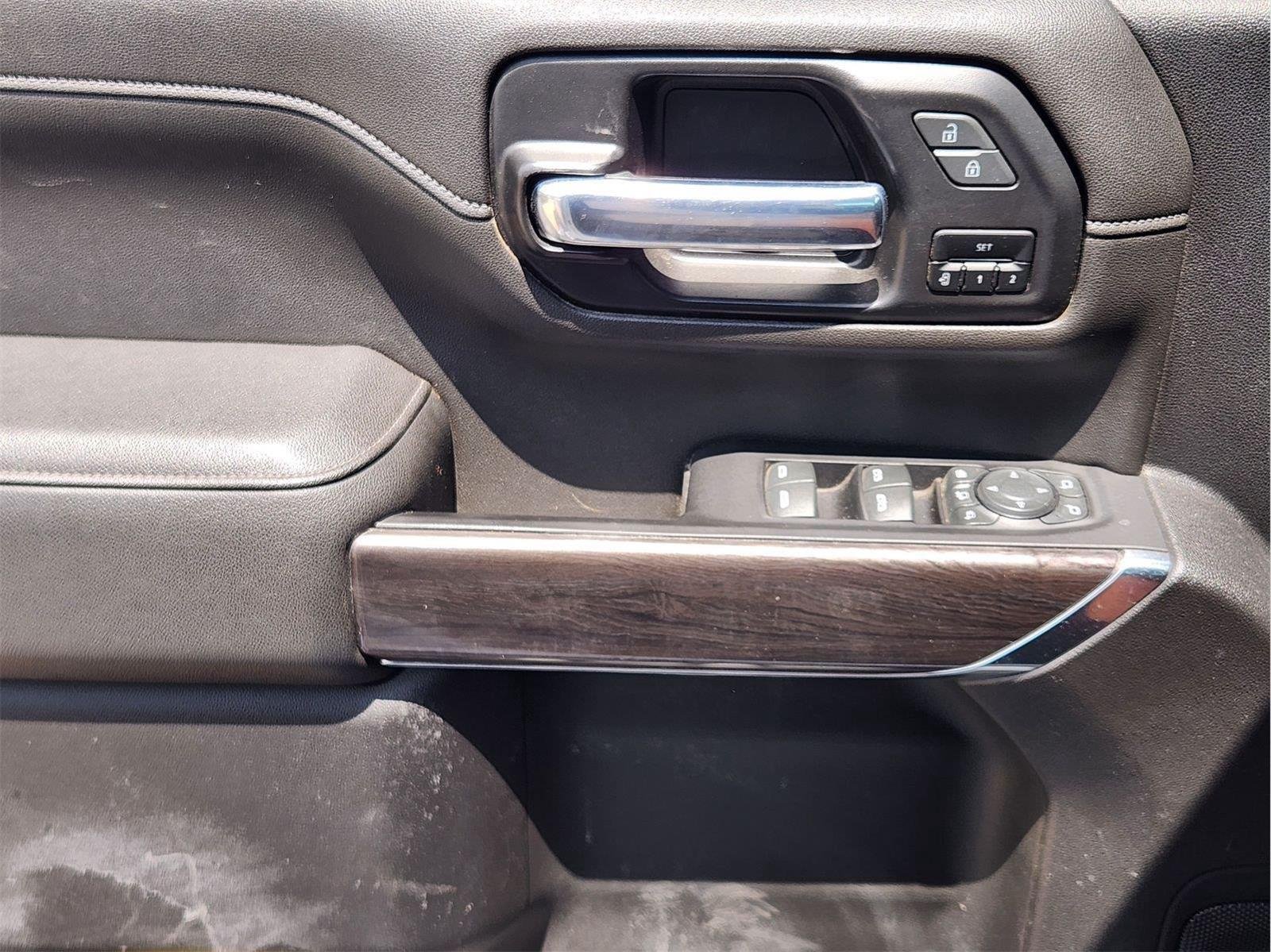 Used 2022 Summit White Chevrolet LTZ image 23