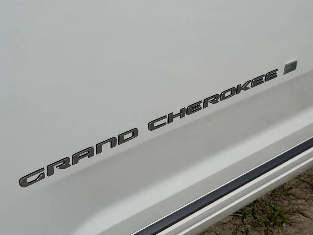New 2027 Bright White Clear-Coat Paint Jeep Summit image 33