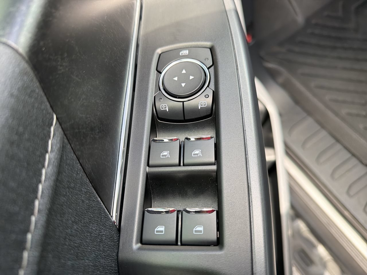 Used 2025 Gray Metallic Ford XLT image 17