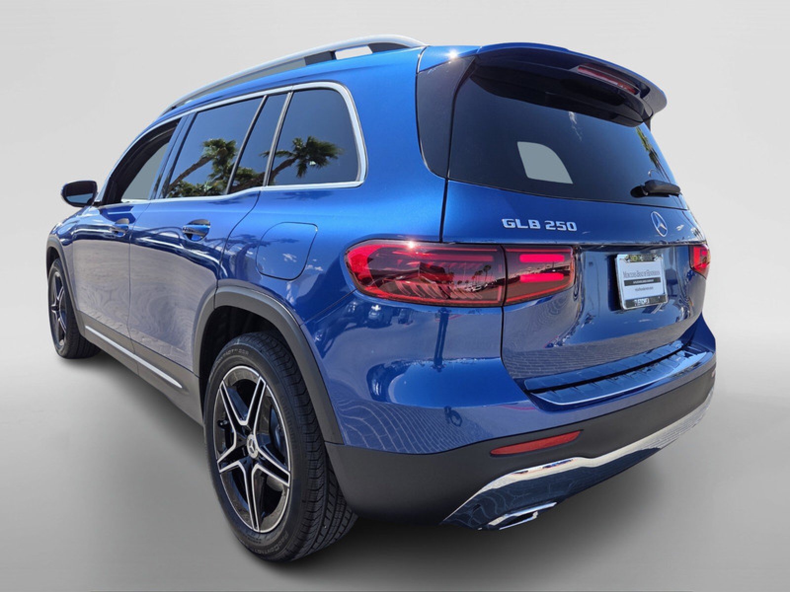 New 2026 Starling Blue Metallic Mercedes-Benz GLB 250 SUV image 3