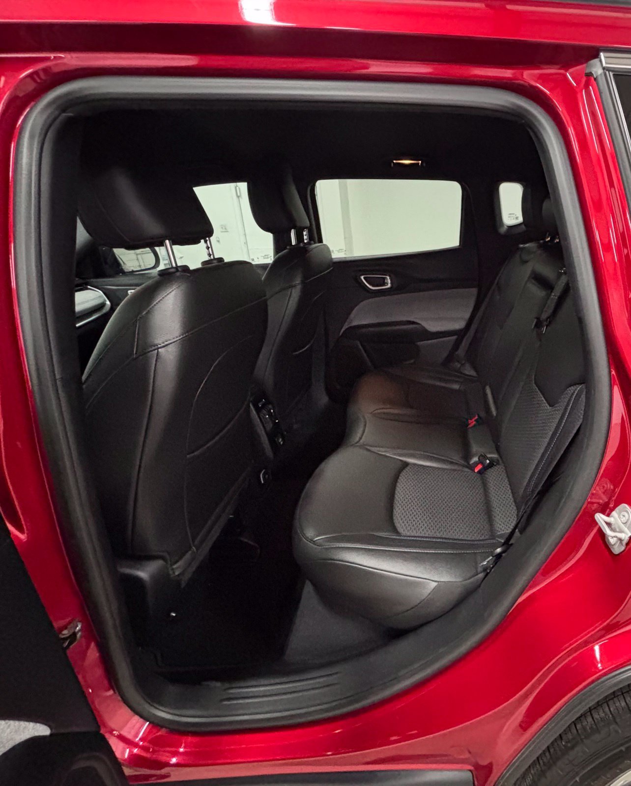 Used 2025 Red Jeep Latitude image 21