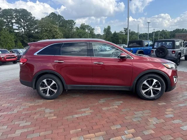 Used 2017 Red Kia EX image 16
