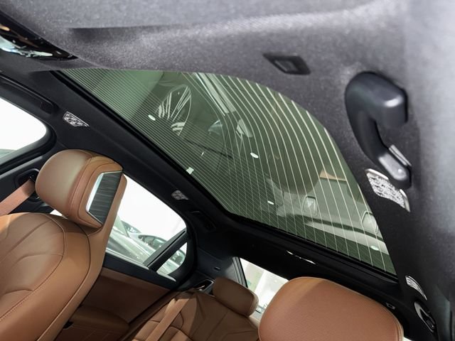 New 2026 Mineral White Metallic BMW 760i xDrive image 24