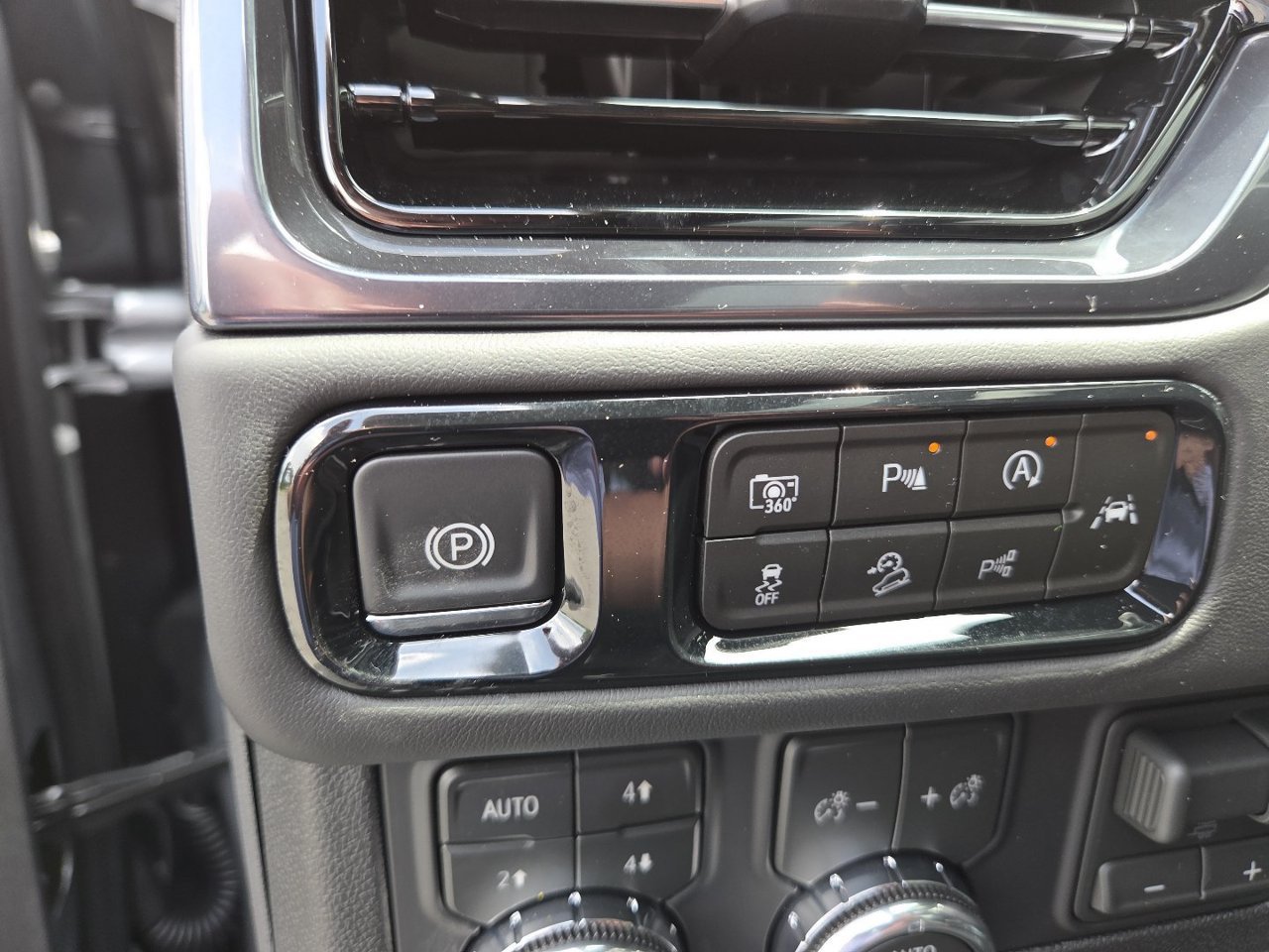 2026 GMC Yukon XL AT4 Ultimate - Photo 16